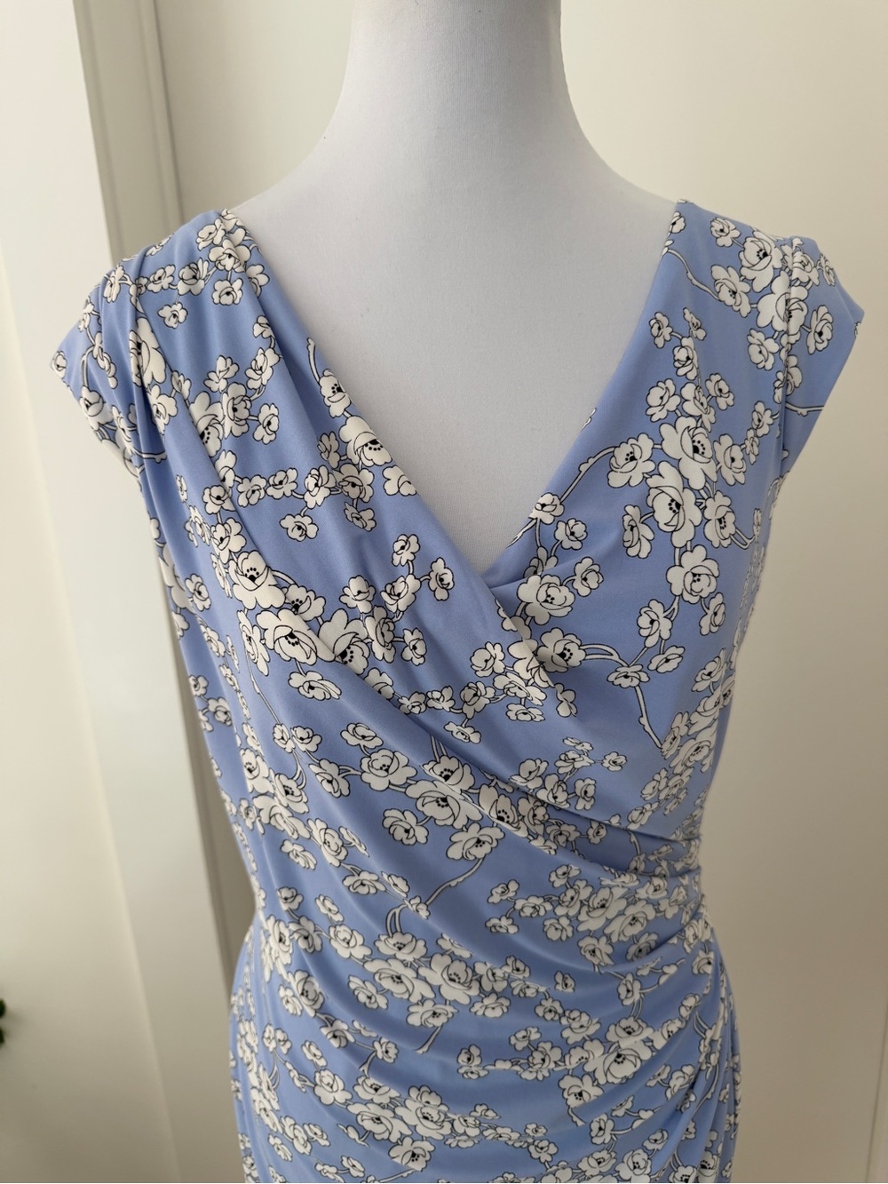 LAUREN Ralph Lauren Faux Wrap Front Midi Dress Floral V Neck Party Occasion Chic - Picture 4 of 15